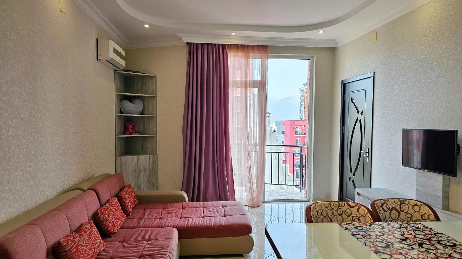 Spacious Seaside Apartment 5-Min Walk To The Coast Batumi Georgia