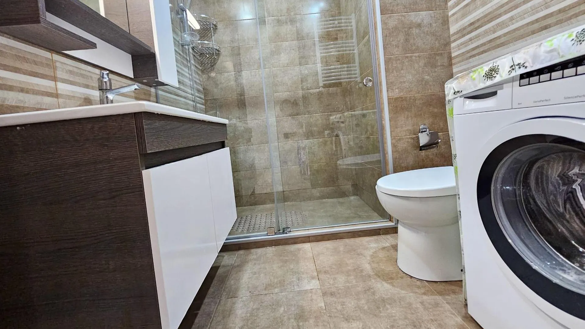 Spacious Seaside Apartment 5-Min Walk To The Coast Batumi Georgia